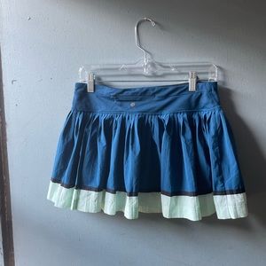 Lululemon skirt size 6